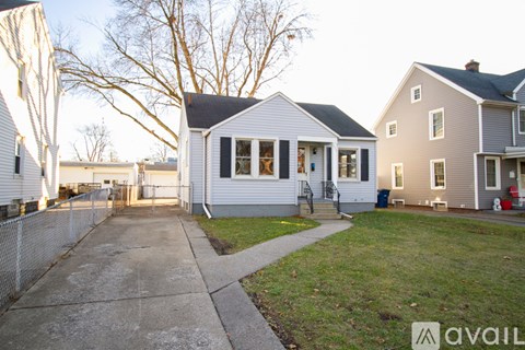 423 W Capistrano Ave 2 Beds Apartment for Rent