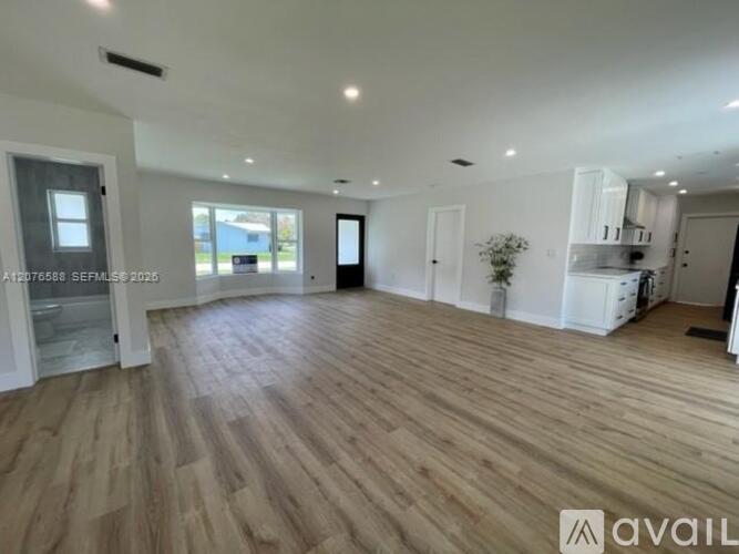 17051 Sw 85 Th Ave 3 Beds Single Family Home for Rent - Photo gallery 2