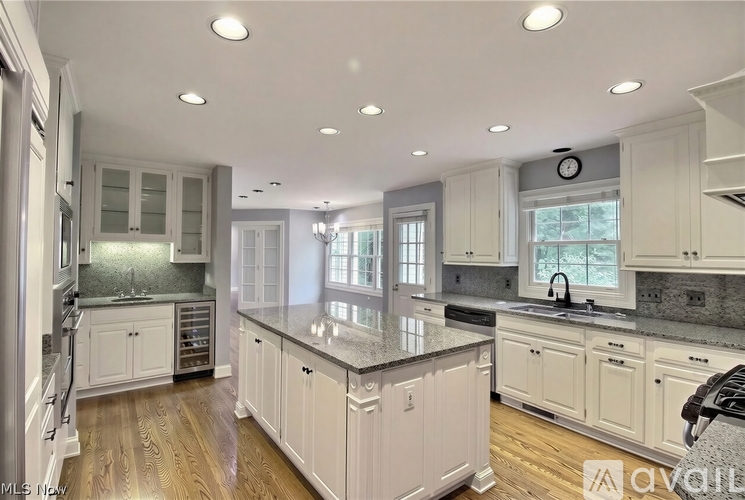 10 Wenden Court 4 Beds Single Family Home for Rent - Photo gallery 5