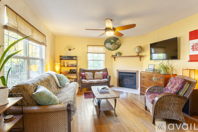 110 Chisholm Pl 4 Beds Single Family Home for Rent - Photo gallery 2