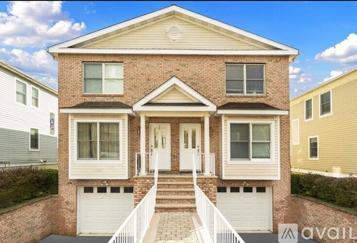 186 Woodside Ave 3 Beds Townhouse for Rent - Photo gallery 1