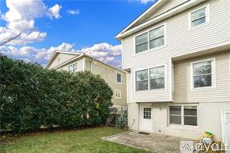 186 Woodside Ave 3 Beds Townhouse for Rent - Photo gallery 2