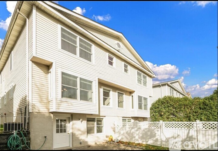 186 Woodside Ave 3 Beds Townhouse for Rent - Photo gallery 3