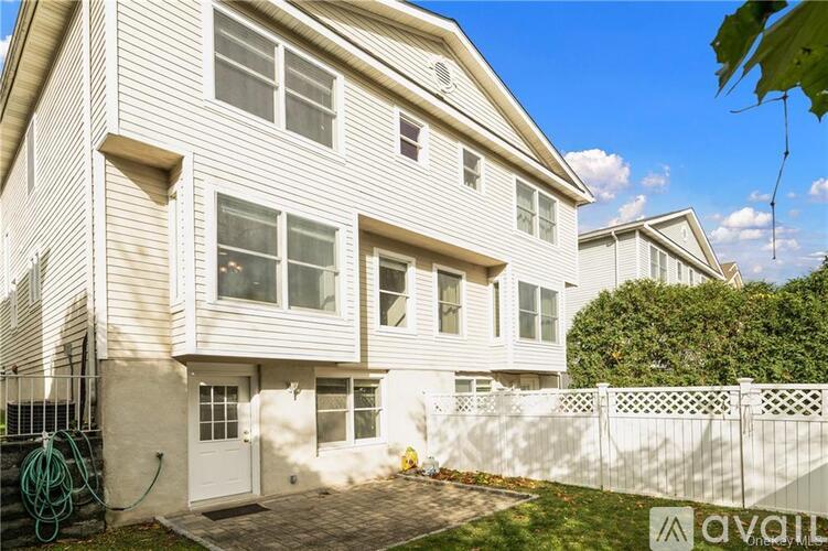 186 Woodside Ave 3 Beds Townhouse for Rent - Photo gallery 4