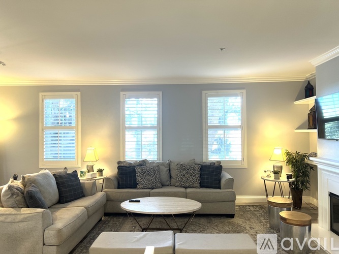 2266 Watermarke Place 2 Beds Condo for Rent - Photo gallery 2