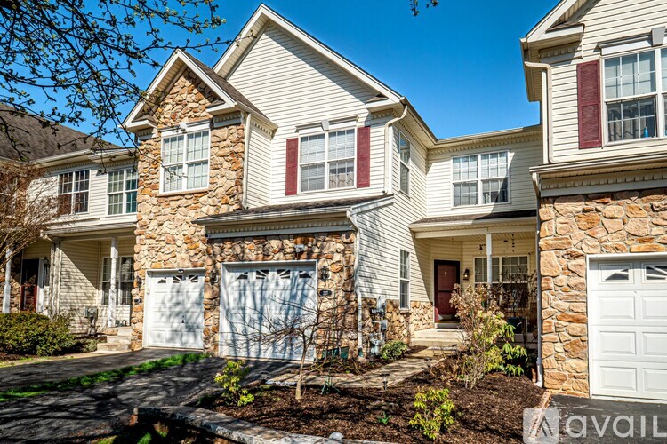227 Birchwood Drive 3 Beds Townhouse for Rent - Photo gallery 1