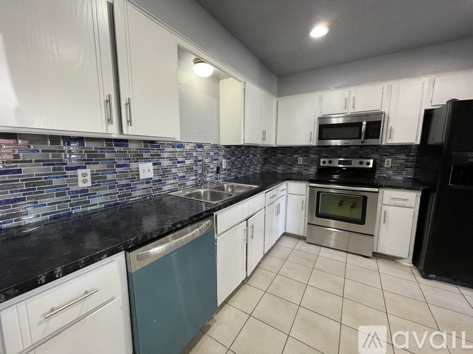 8022 NW 82nd St 3 Beds Single Family Home for Rent - Photo gallery 4