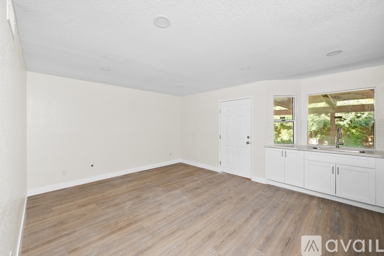 685 Jonquil St 1 Single Family Home for Rent - Photo gallery 3
