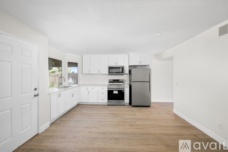685 Jonquil St 1 Single Family Home for Rent - Photo gallery 4