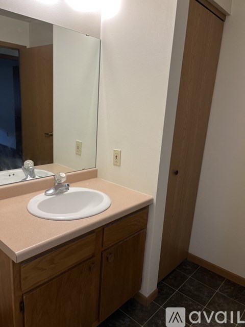 A bathroom with a sink and mirror.