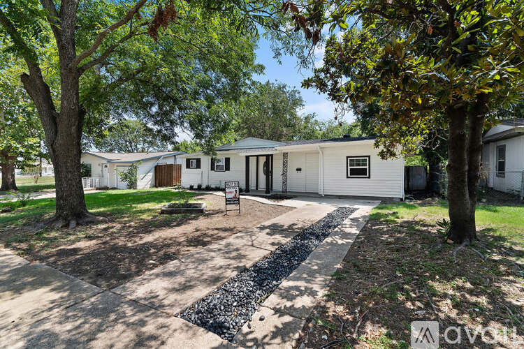 3022 Shorewood Dr 3 Beds Single Family Home for Rent - Photo gallery 3