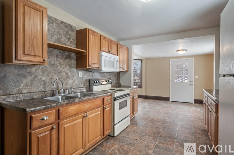 119 Wyoming Street East 3 Beds Apartment for Rent - Photo gallery 3