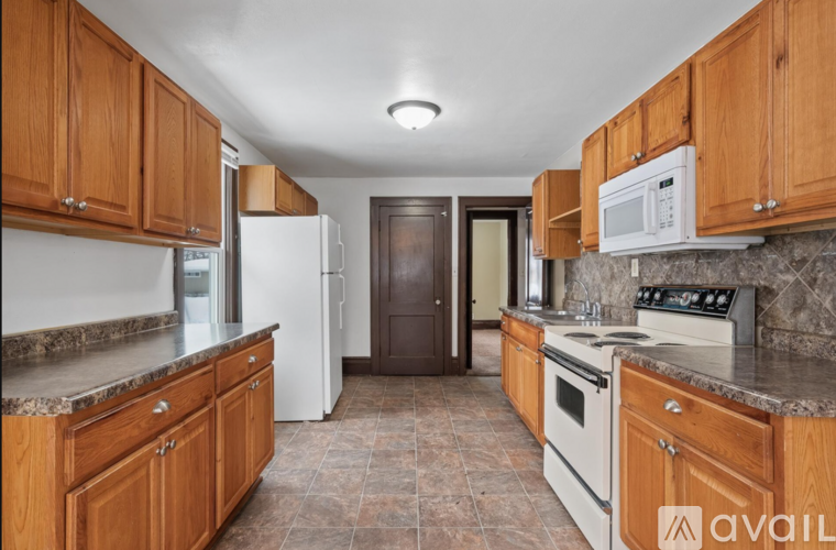 119 Wyoming Street East 3 Beds Apartment for Rent - Photo gallery 4