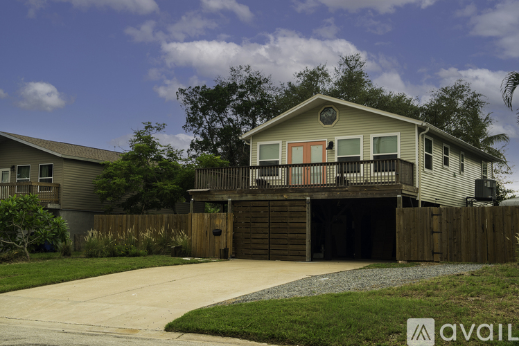 3961 Beach Drive Southeast 3 Beds Single Family Home for Rent - Photo gallery 1