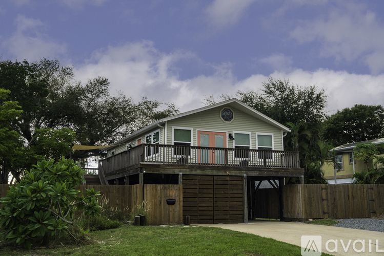 3961 Beach Drive Southeast 3 Beds Single Family Home for Rent - Photo gallery 2