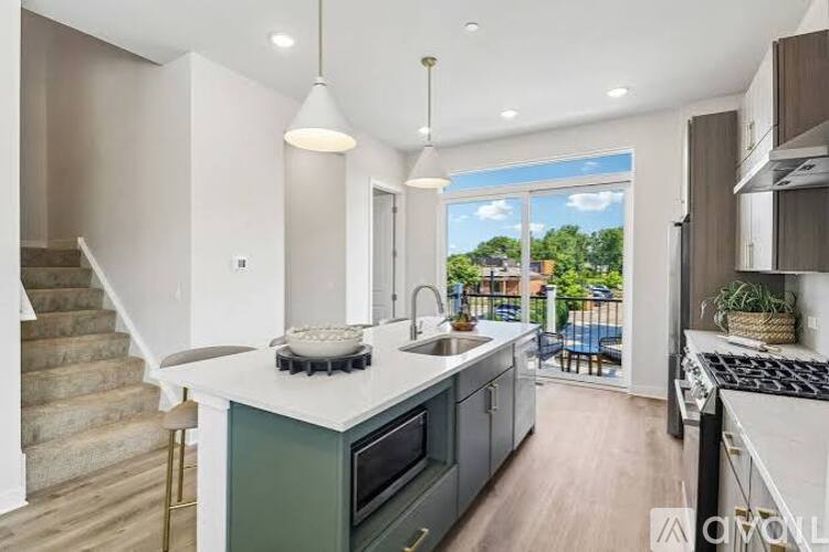 745 Hope St 3 Beds Apartment for Rent - Photo gallery 2