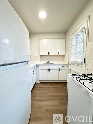 7012 Jamieson Ave 1 Apartment for Rent - Photo gallery 2