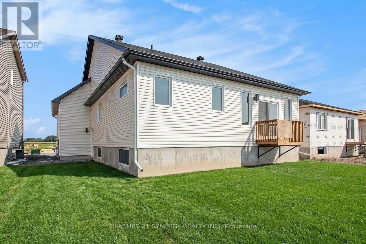 2 bedroom apartment - B - 60 HELEN STREET B, North Stormont 2