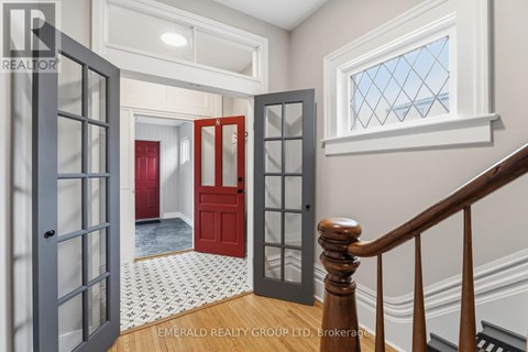 UPPER - 7 ORMOND STREET S 2 Beds Apartment for Rent