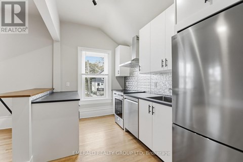 UPPER - 7 ORMOND STREET S 2 Beds Apartment for Rent