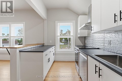 UPPER - 7 ORMOND STREET S 2 Beds Apartment for Rent