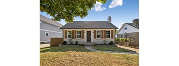 2/2 2001 sqft