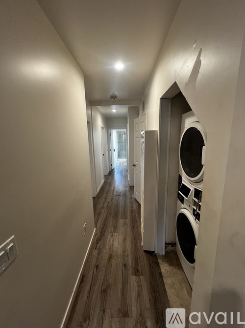 1954 Park Grove Ave 3 Beds Apartment for Rent - Photo gallery 3