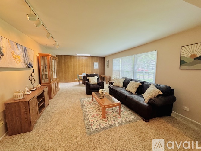 7932 Sherwood Cir N 1 Single Family Home for Rent - Photo gallery 5