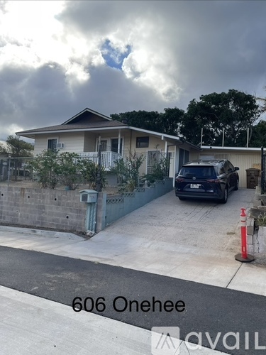 A house with the number 606 Onehee on it.