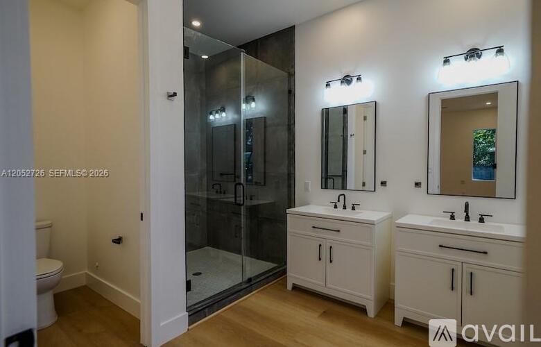 112 NW 24th Ct 4 Beds Single Family Home for Rent - Photo gallery 5
