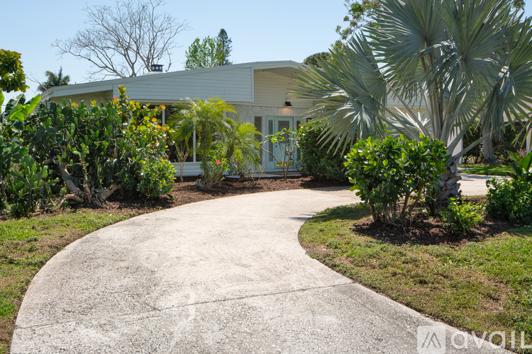 2660 Fairway Ave S 4 Beds Single Family Home for Rent - Photo gallery 3