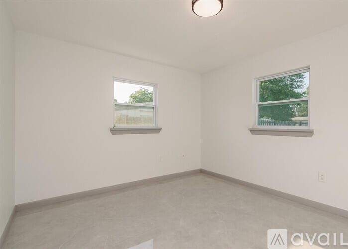 12110 Chuck Circle 3 Beds Single Family Home for Rent - Photo gallery 2