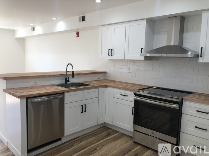 1105 South 47th Street 2 Beds Apartment for Rent - Photo gallery 1