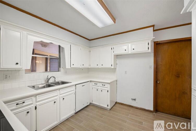 16318 Southampton Drive 6 Beds Single Family Home for Rent - Photo gallery 5