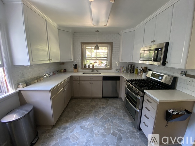 10118 Northeast Alton Street 3 Beds Single Family Home for Rent - Photo gallery 2