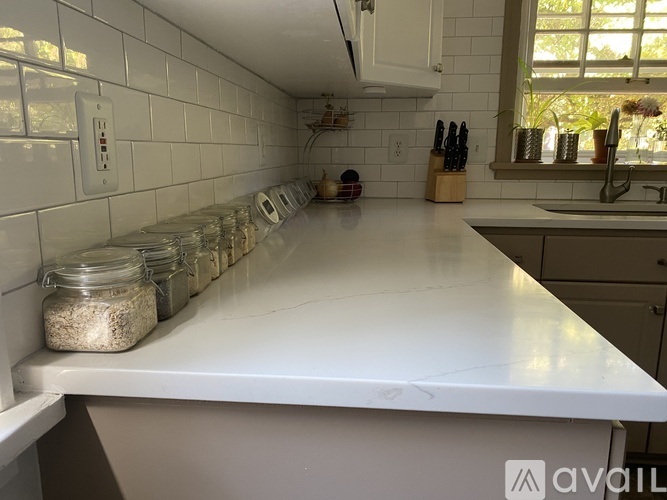 10118 Northeast Alton Street 3 Beds Single Family Home for Rent - Photo gallery 3