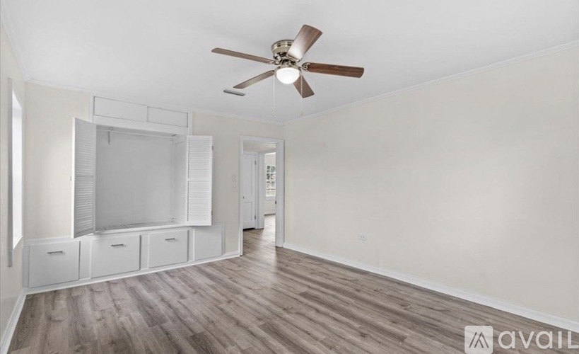 409 Peachtree Street 3 Beds Single Family Home for Rent - Photo gallery 1