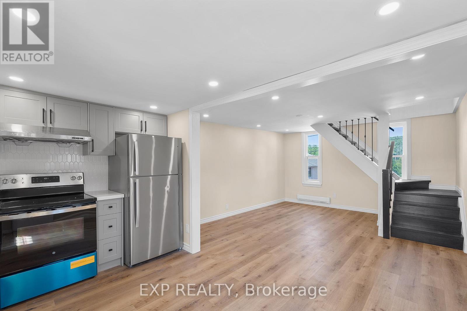 2 bedroom apartment - UNIT 2 - 165 MAIN STREET Unit 2, Brighton