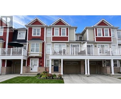 A row of townhouses with balconies and front doors.