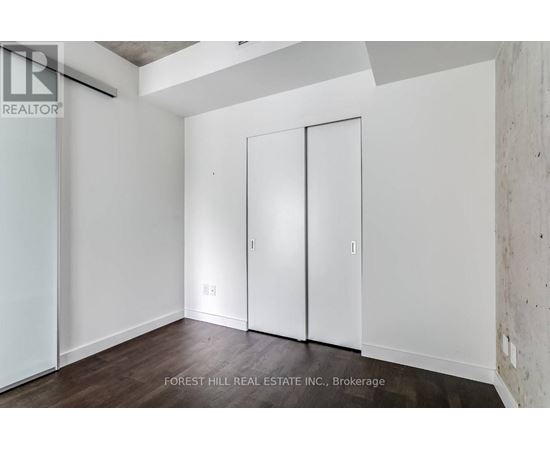 A room with a white wall and a white door.
