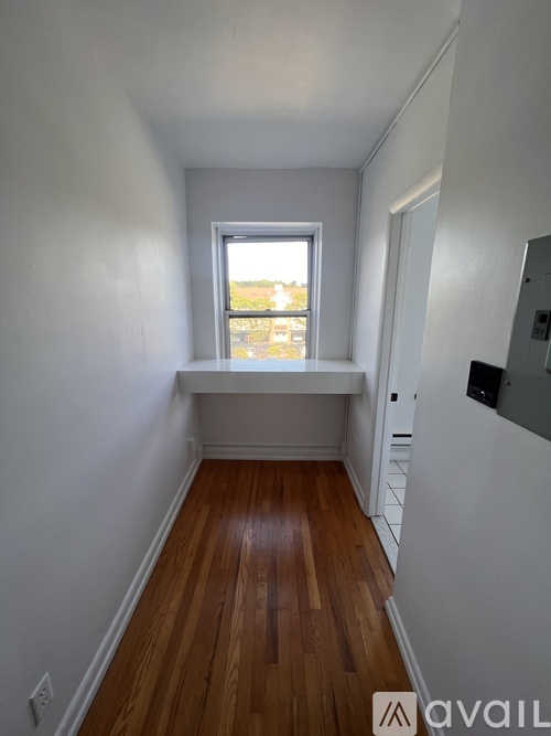 138 Woodside Green Studio Apartment for Rent - Photo gallery 4