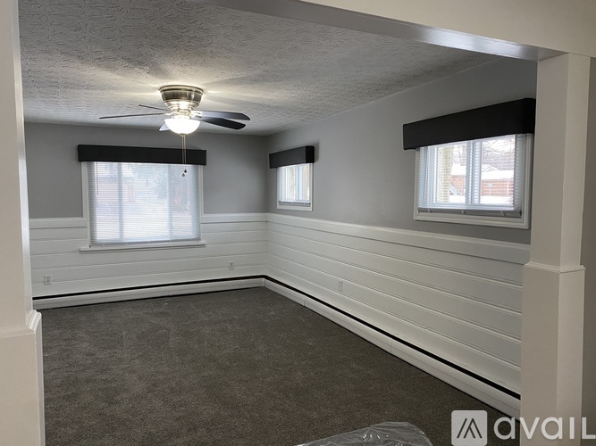 2084 Maplewood Rd 3 Beds Single Family Home for Rent - Photo gallery 3