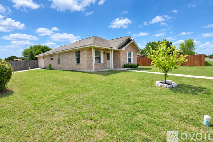 900 Concho St 3 Beds Single Family Home for Rent - Photo gallery 4