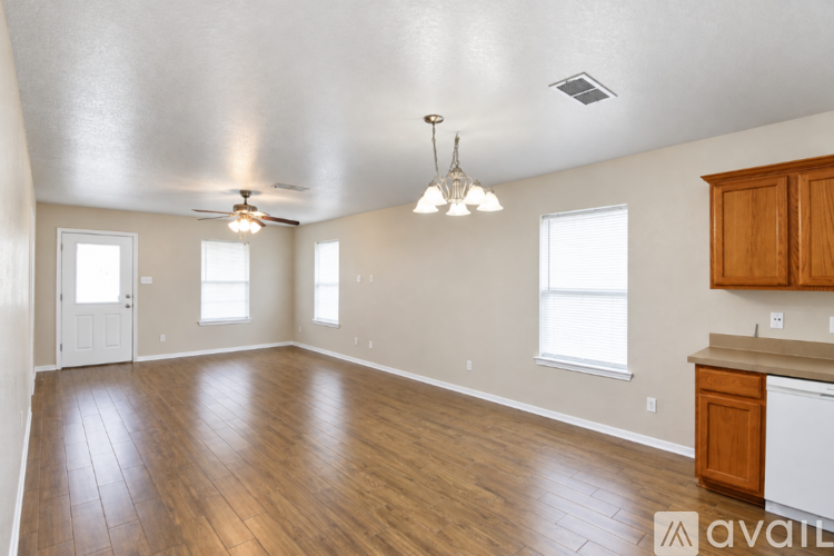 900 Concho St 3 Beds Single Family Home for Rent - Photo gallery 5