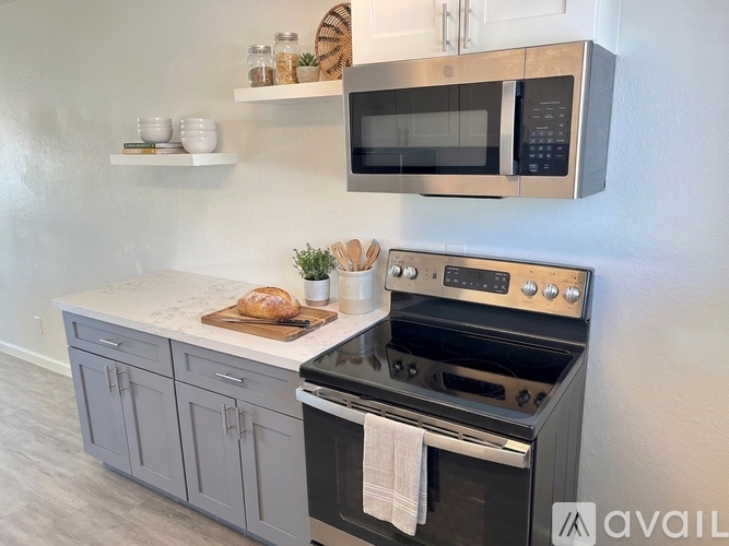 2020 W Orangewood Ave Studio Apartment for Rent - Photo gallery 4