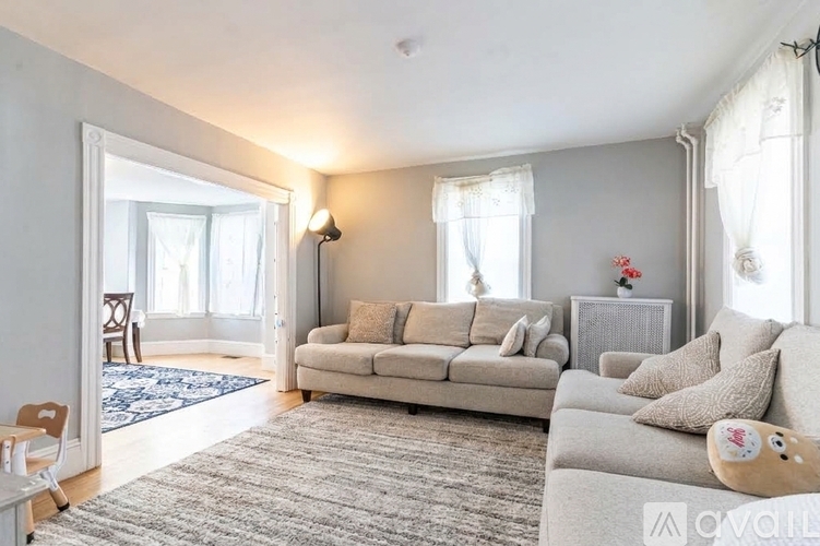 18 High St 4 Beds Single Family Home for Rent - Photo gallery 2