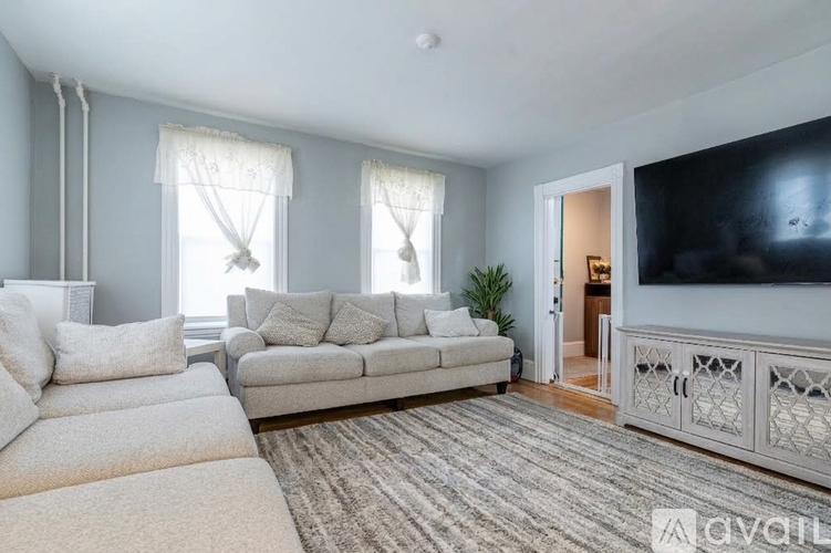 18 High St 4 Beds Single Family Home for Rent - Photo gallery 3