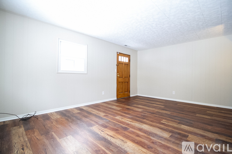 160 Eldred Ave 2 Beds Single Family Home for Rent - Photo gallery 2