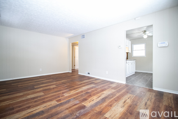 160 Eldred Ave 2 Beds Single Family Home for Rent - Photo gallery 3