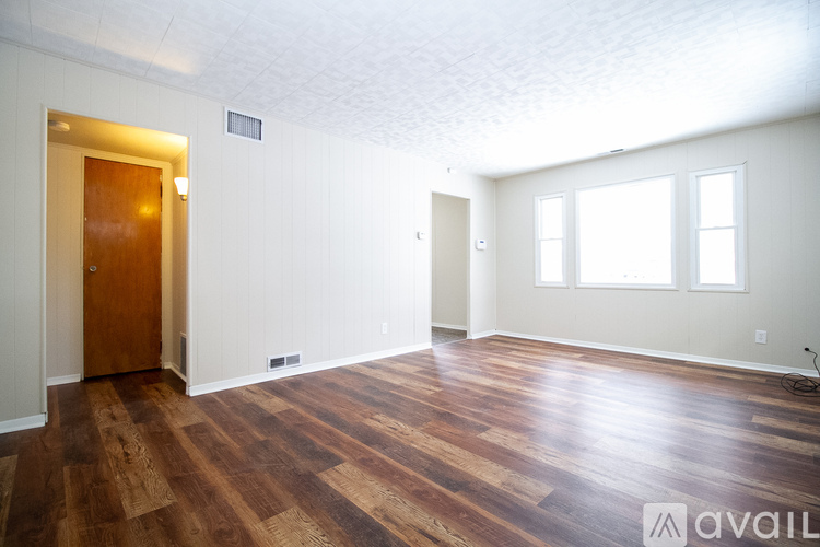 160 Eldred Ave 2 Beds Single Family Home for Rent - Photo gallery 4